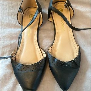 Chase & Chloe Black Flats